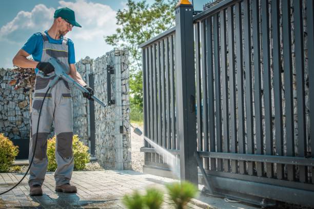 Best Animal Enclosure Cleaning  in Old Greenwich, CT
